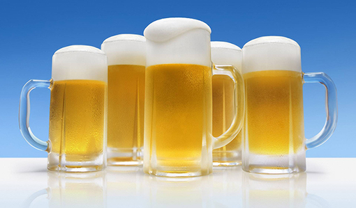 喝啤酒為什么要用啤酒杯？